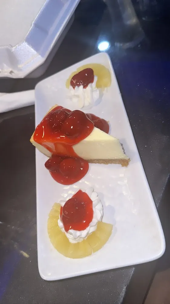 Cheesecake with Strawberries and Cream